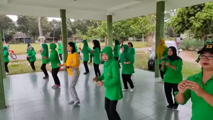 Jaga Kebugaran Tubuh, Persit Kodim 0209/LB, Laksanakan Senam Pagi