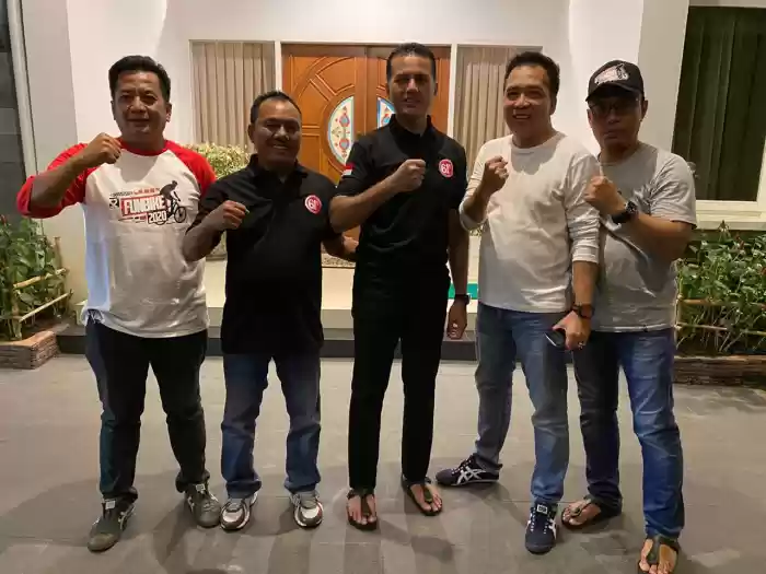 Iis Dahlia 'Goyang' Ladon Funbike