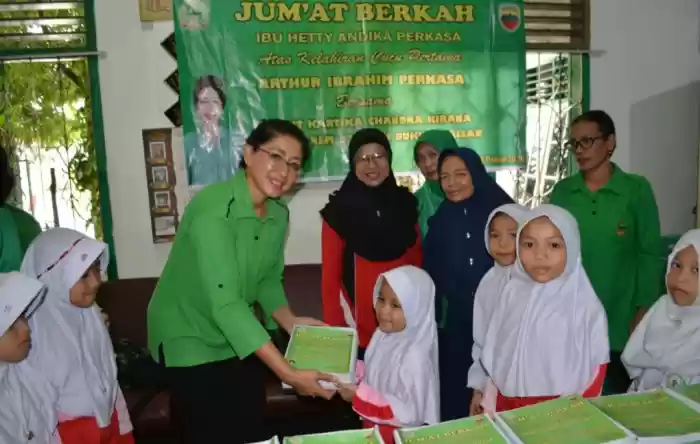 Jumat Berkah' Persit Korem 022/Pantai Timur Gelar Baksos dan Santuni Anak Yatim