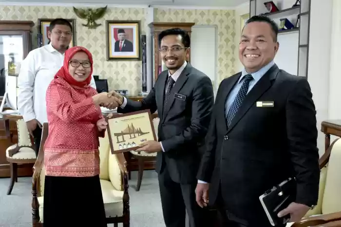 Sabrina Tertarik Pelajari  Pengelolaan Sampah dari Malaysia