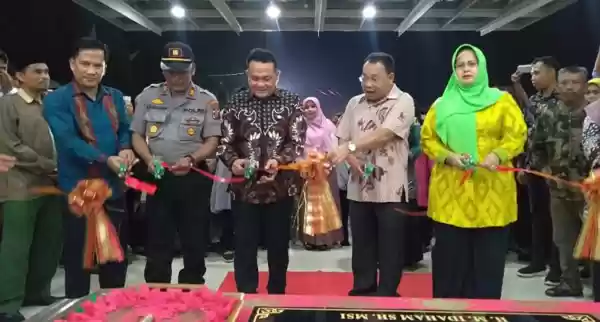 Wakikota Binjai Resmikan GOR