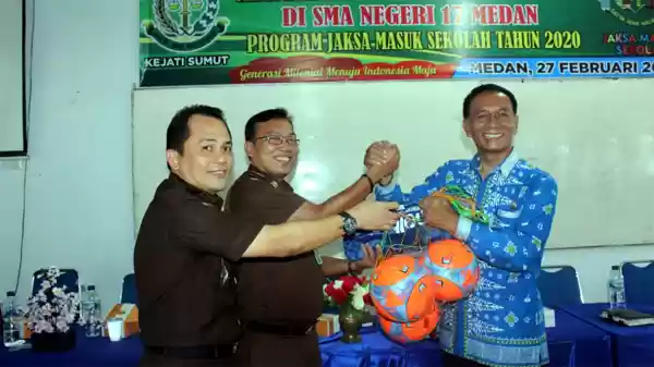 Kejati Sumut Ajak Generasi Millenial SMA N 17 Medan Kenali Hukum dan Jauhi Hukuman