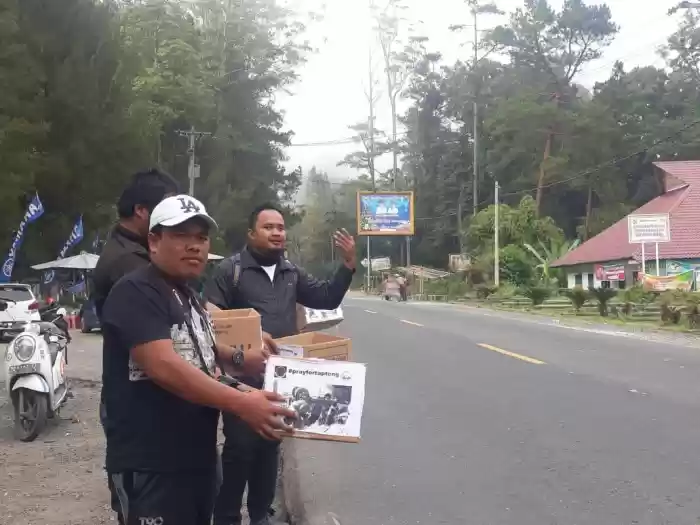 Peduli Banjir Bandang Tapteng, Insan Perss Karo Rela Berparas Panasan 