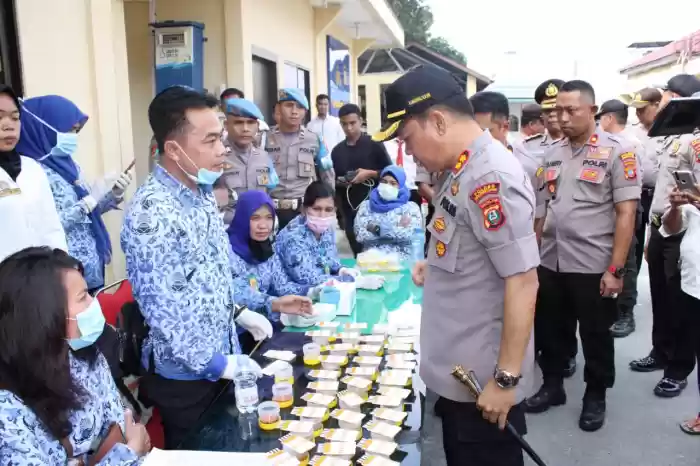 PJU dan Jajaran  Kapolsek Polres Sergai Tes Urine Mendadak, Satu Personil Positif Narkoba