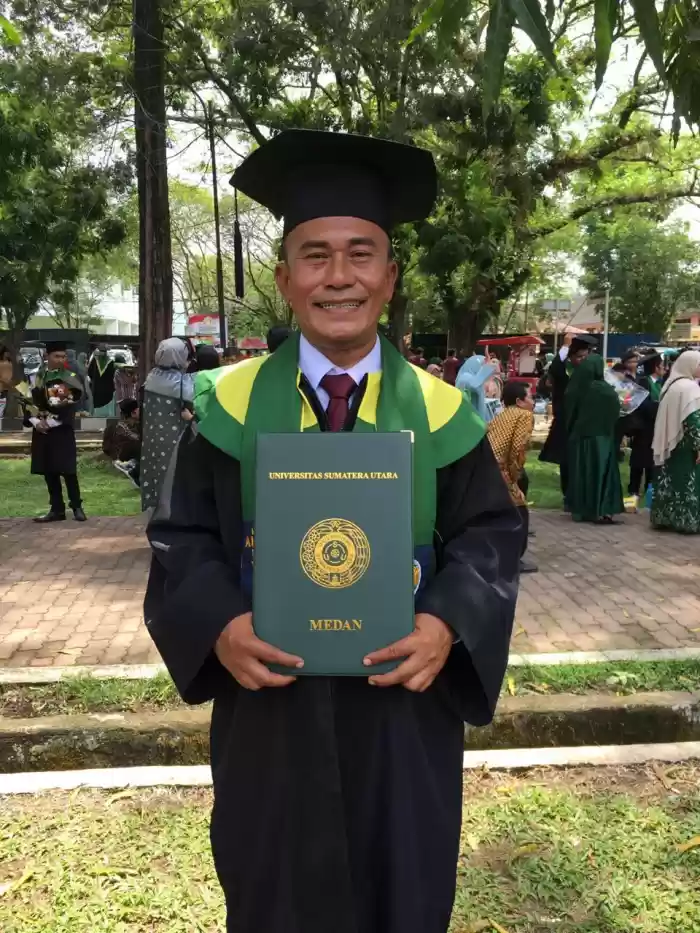 Ketua PWI Sumut 2010-2015 M Syahrir Sandang Gelar Master