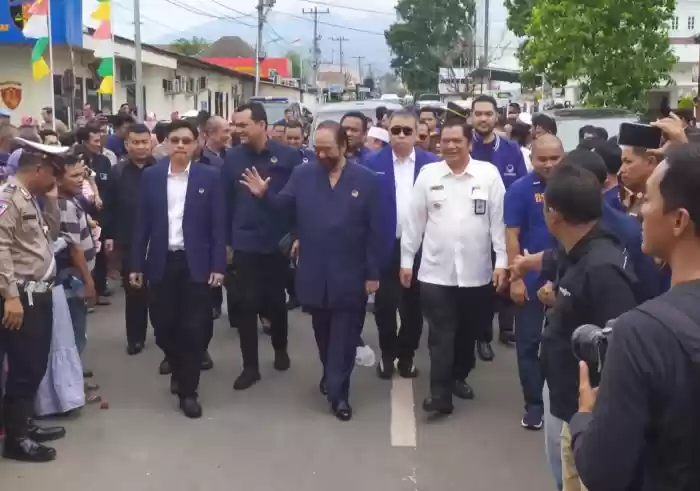Surya Paloh Disambut Adat Tapsel di Padangsidimpuan