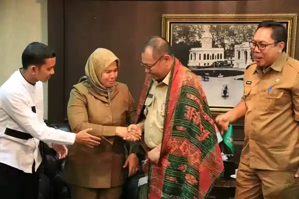 Forum Honorer Indonesia Ulosi Akhyar