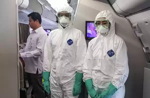 Petugas Seragam Kesehatan, Sambut WNI Dari Wuhan