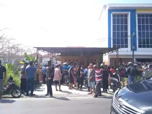 Tim Gabungan Grebek Rumah Terduga Bandar Narkoba di Balige
