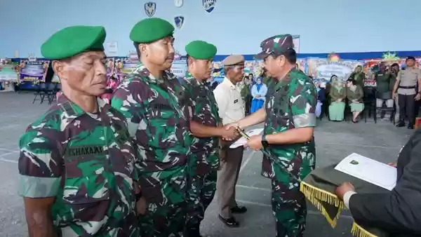 Panglima TNI Hadiri Upacara Militer Pelepasan Jenazah Kecelakaan Helikopter Mi-17