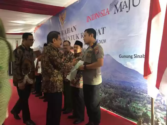 Kapolres Simalungun Terima Sertifikat Tanah Polsek Bosar Maligas Dari Menteri Agraria