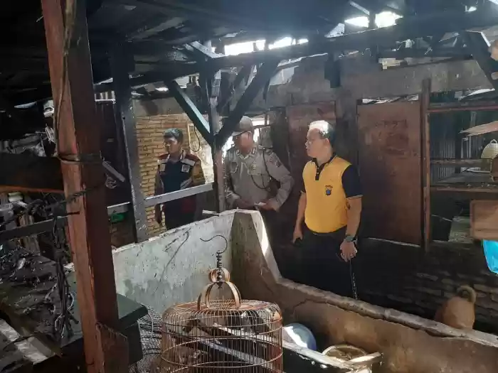 Diduga Korsleting Listrik,  Rumah Nek Silalahi Nyaris Ludes Diamuk Jago Merah