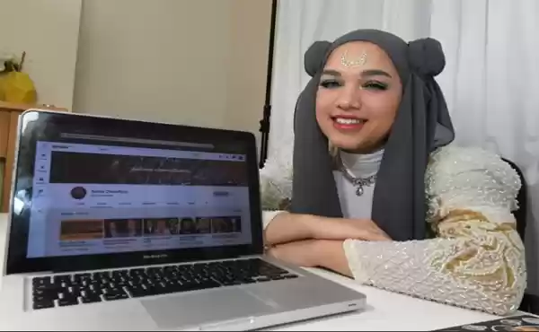 Vlogger Cantik Asal Inggris Ini Viralkan Cosplay Hijab Lewat You Tube