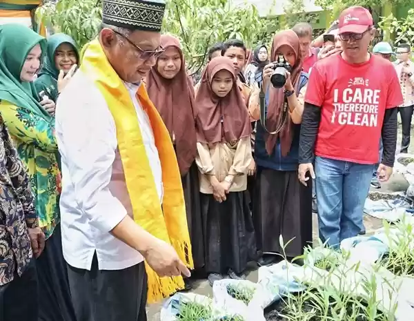 Akhyar Edukasi Siswa SMPN 38 Cintai Kebersihan