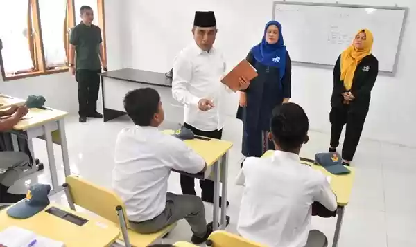 Gubsu Harapkan SMK Negeri 1 Ulu Pungkut Jadi Sekolah Unggulan
