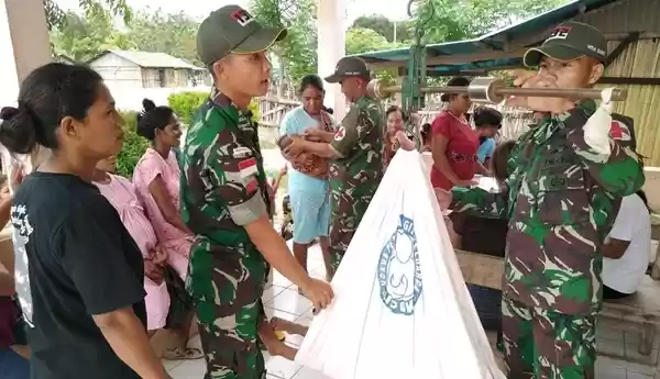 Satgas Pamtas RI-RDTL Yonif 132/BS Gelar Pelayanan Posyandu .