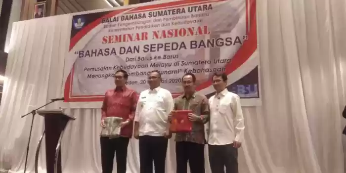 Saat Buka Seminar Nasional Kebahasaan, Akhyar Ajak Pertahankan Logat Medan