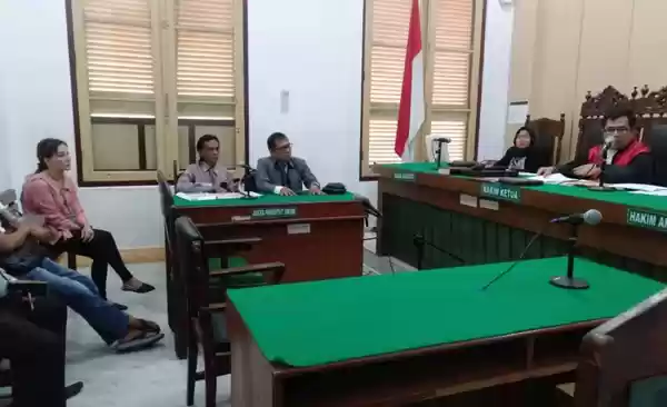 Suami Ditahan, Fenny Prapidkan Polisi