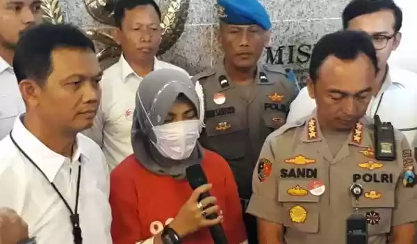 Saat Rilis di Depan Awak Media, Netizen Penghina Risma Menangis Minta Maaf