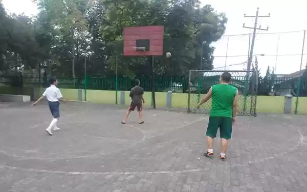 Koramil Sibolangit Main Bola Basket Bersama Pelajar 