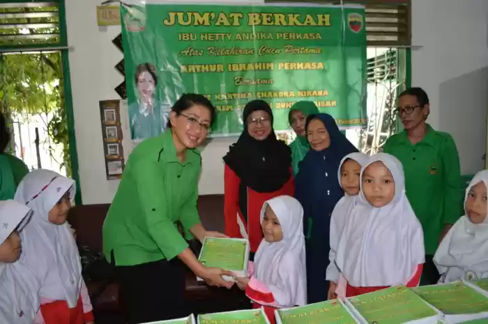 'Jumat Berkah' Persit Korem 022/Pantai Timur Gelar Baksos dan Santuni Anak Yatim