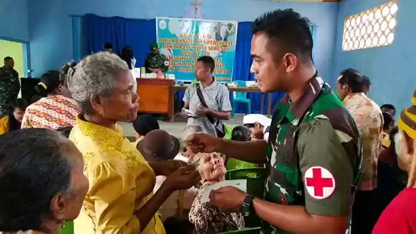 Peringati Hari Orang Sakit Sedunia, Satgas Yonif 132/BS Gelar Bakti Sosial di Perbatasan 