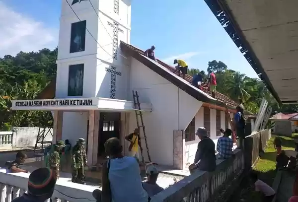 Sinergitas TNI-Polri Bantu Masyarakat Titawai