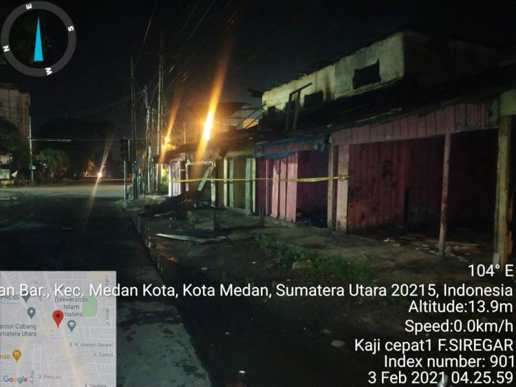 Kobaran api Meluluhlantakan Delapan Unit Kios Kosong di Jalan Pelangi