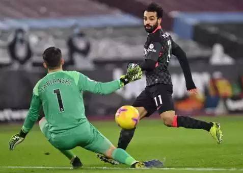 Fabinho: Salah Masih Merasa bahagia dan Betah Merumput Bersama Liverpool Saat Ini