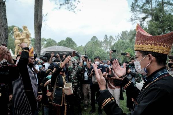 Menparekraf Sandiaga Diangkat Jadi Warga Kehormatan Suku Pakpak Sumut