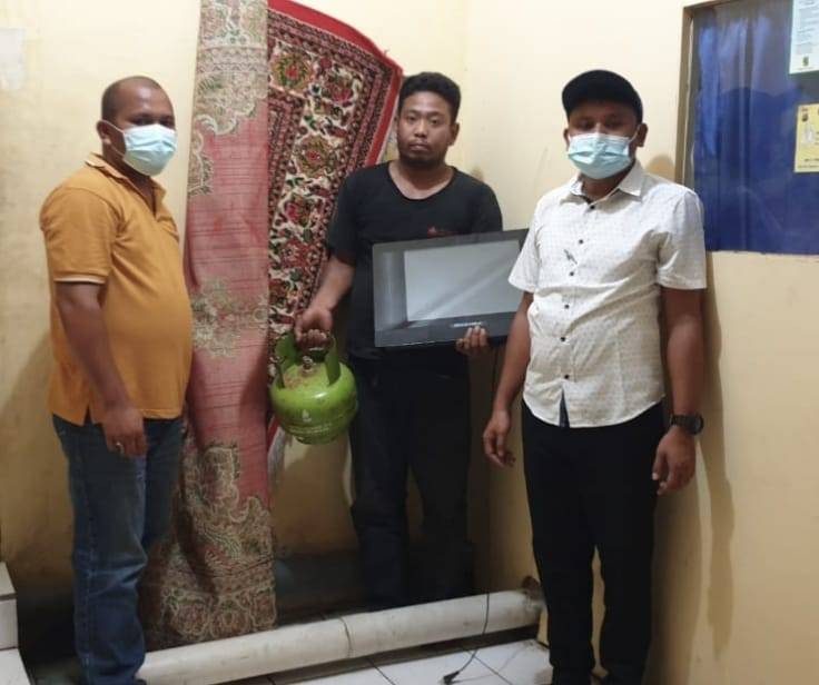 Ditinggal Tertutup, Pulang Terbuka, E'En Diringkus Polisi