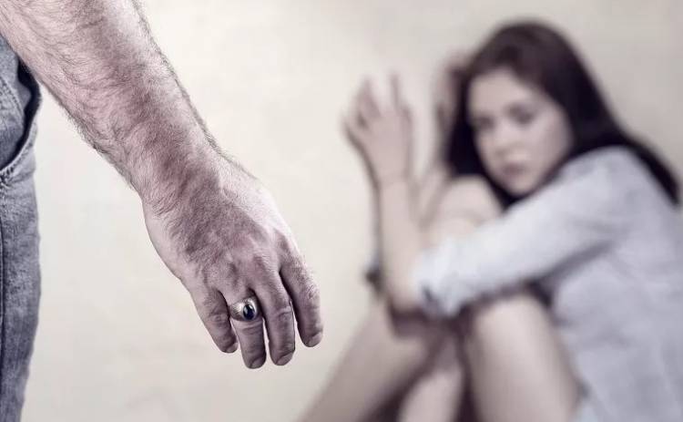 Wanita ABG Kabarnya Membunuh Pria Hendak Memperkosanya di Hutan