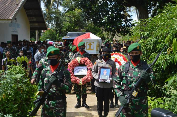 Kodim 0212/Tapsel Laksanakan Persemayaman Dan Pemakaman Secara Militer Prajurit Kostrad