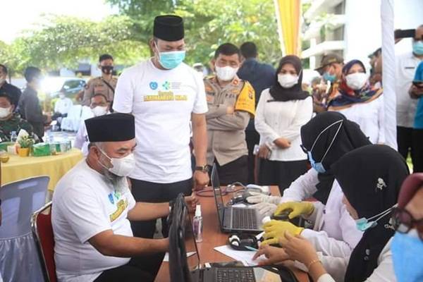 Bupati Orang Pertama Disuntik Vaksin Covid-19 di Labuhanbatu