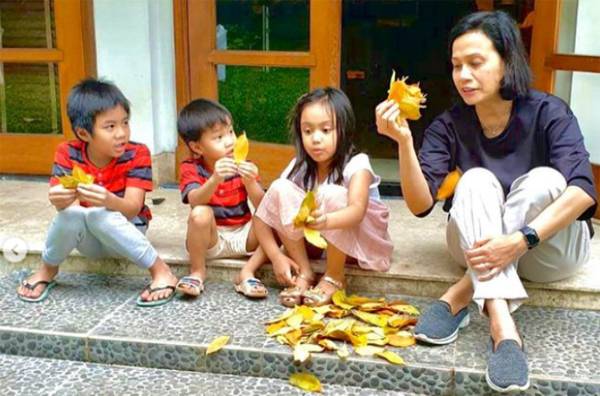 Sri Mulyani Mengisi Liburan Imlek Bersama Para Cucunya