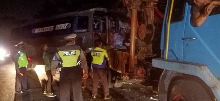 Bus Intra dan Avanza Tabrakan di Pabatu Tebing Tinggi, 7 Orang Tewas