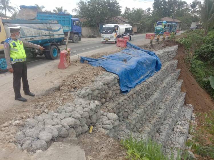 Bahu Jalan Jamin Ginting Km 23 yang Longsor Belum Dicor BBPJN I Medan