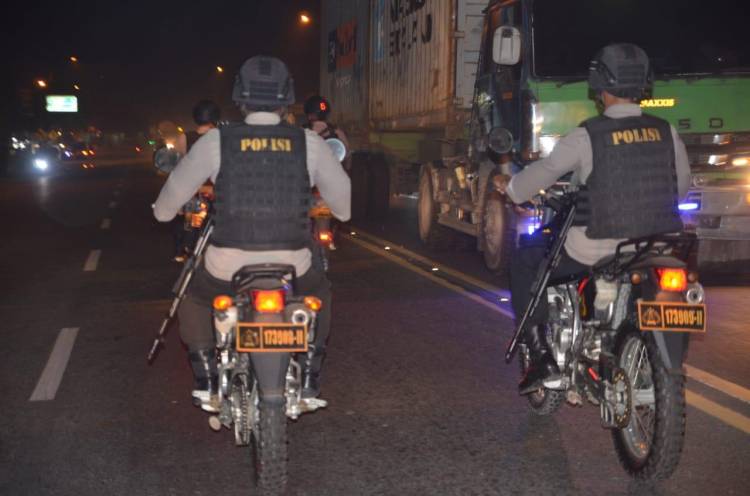 Peronil Brimobsu dan Polsek Tanjung Morawa PatroliMalam