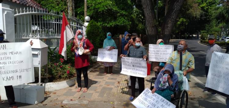 Pensiunan PTPN II Demo di Rumah Dinas Gubernur Sumut