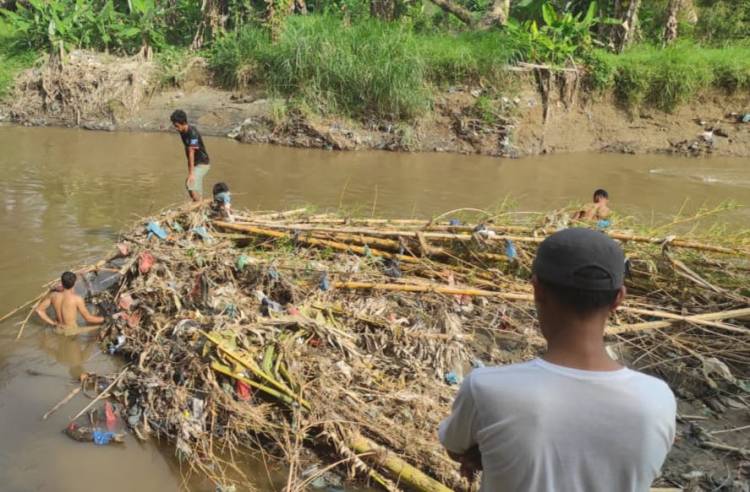 Melompat ke Sungai Deli Saat Razia Polisi, Pemuda di Sei Mati Hanyut