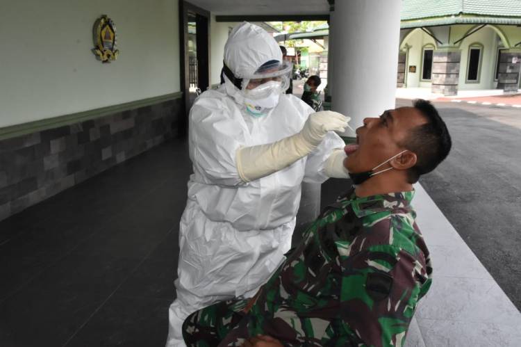 Cegah Covid-19, Personil Korem-19 023/KS Laksanakan Pengambilan Swab