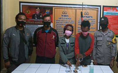 Pasangan Kekasih Sedang Asyik Konsumsi Narkoba, Polisi Masuk