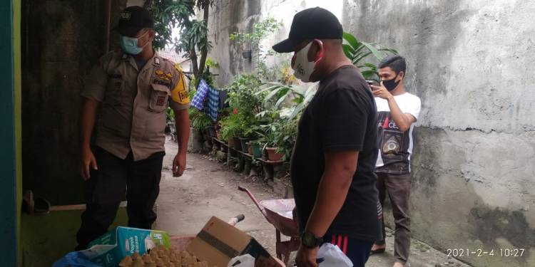 Lumpuh Selama 27 Tahun, Muhammad Nur Terima Sembako Dari Polsek Sunggal