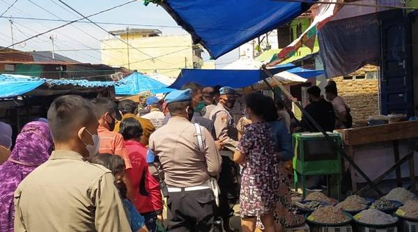 Satgas Covid-19 Medan Timur Bagikan Masker dan Imbau Prokes