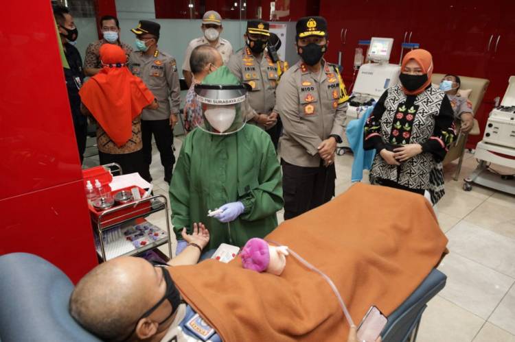 Kapolda Jatim Lakukan Pengecekan Anggota Polda Jatim Yang Donor Plasma Konvalesen.