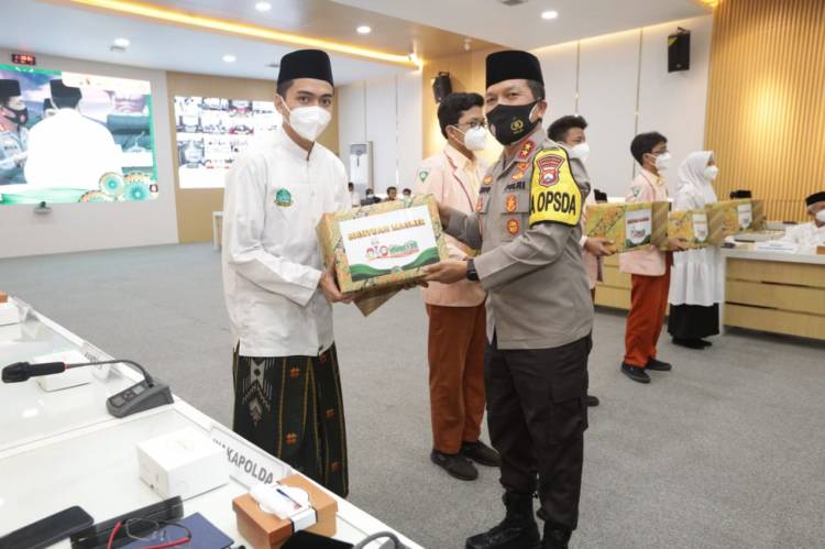 Canangkan Gerakan Santri Bermasker, Wujudkan Jatim Bebas Covid-19