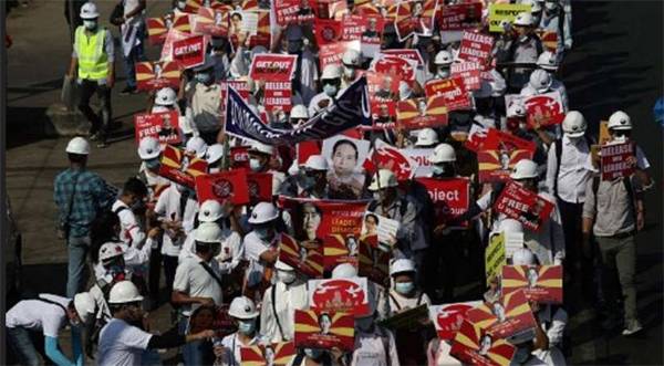 Demo Menentang Kudeta Myanmar Masih Terus Berlanjut