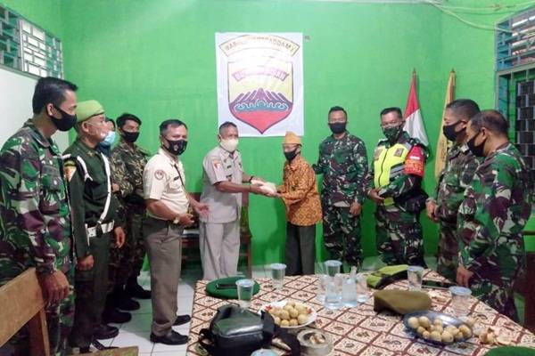 Kababinminvetcaddam I/BB Bangun Komsos Dengan Para LVRI