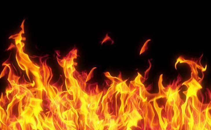 Rumah Semi Permanen Terbakar