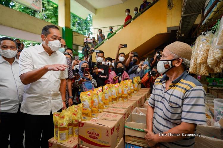 Mendag Lutfi: Pedagang yang Simpan Migor Stok Lama Bisa Retur ke Agen untuk Ditukar dengan yang Sesuai HET